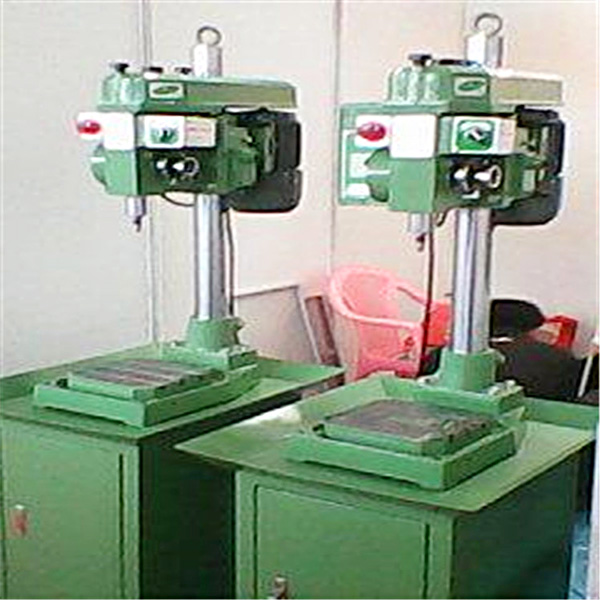 自動鉆孔機(jī)